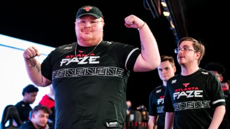 Atlanta Faze's ex-player Arcitys flex on stage