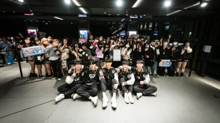 League of Legends Gen.G meets its fans after their playoffs match